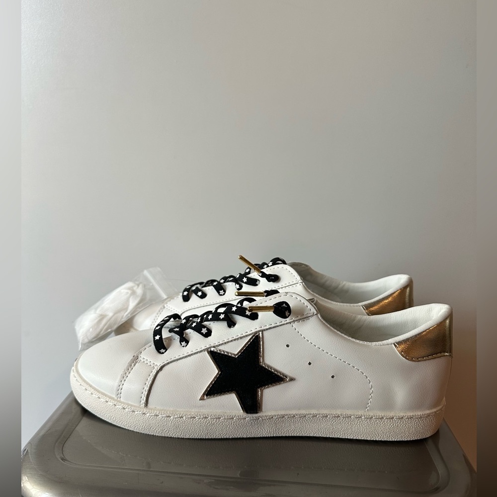 White tennis shoes